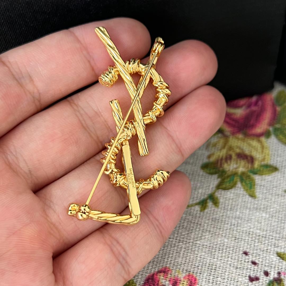 SAINT LAURENT【サンローラン】ゴールド ブローチ 未使用級箱付 サンローラン SAINT LAURENT ゴールドブローチ