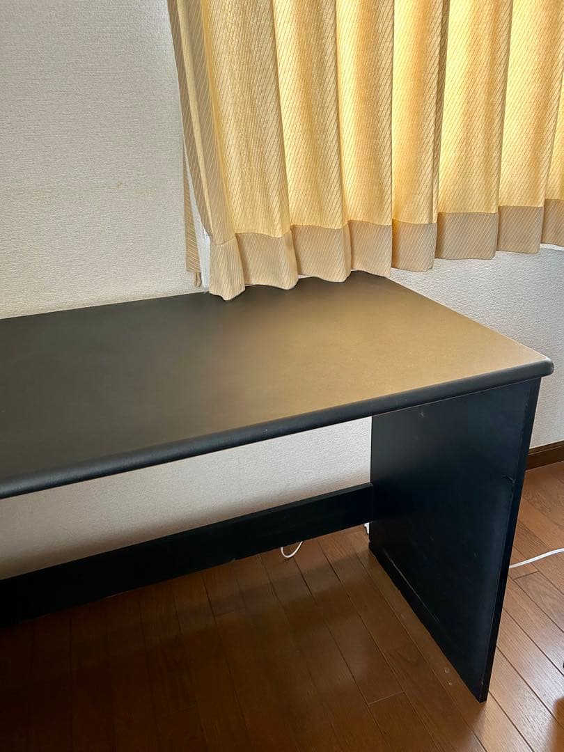 黒い デスク パソコンデスクにも。 黒い デスク パソコンデスクにも。