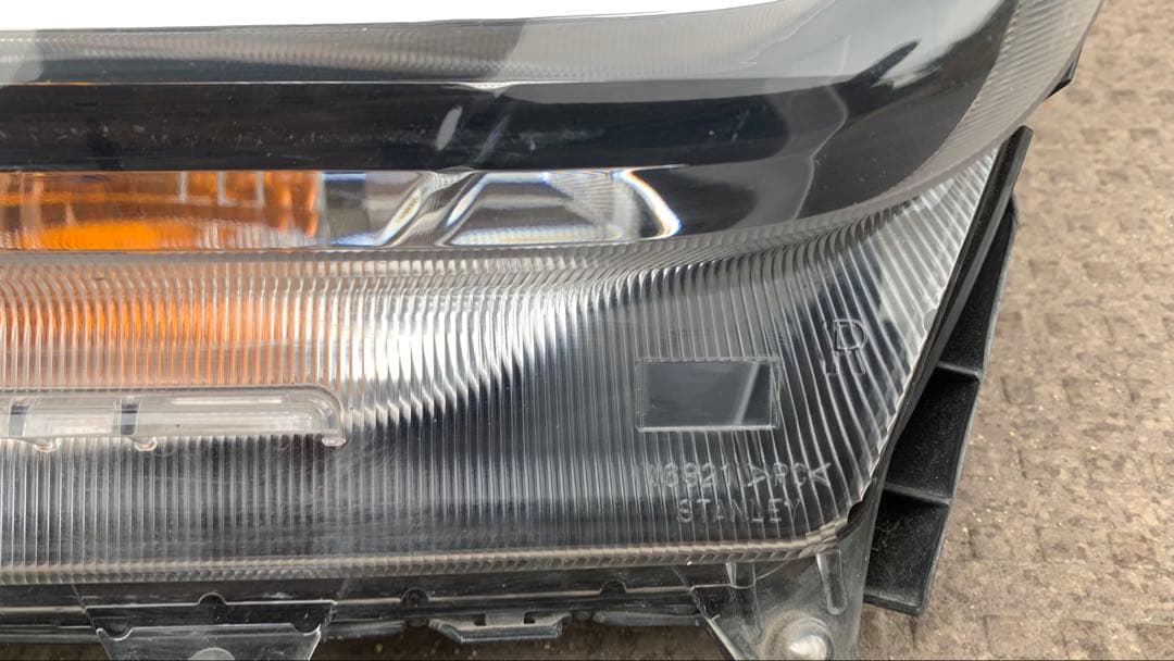 アルトヘッドライトユニット右Suzuki