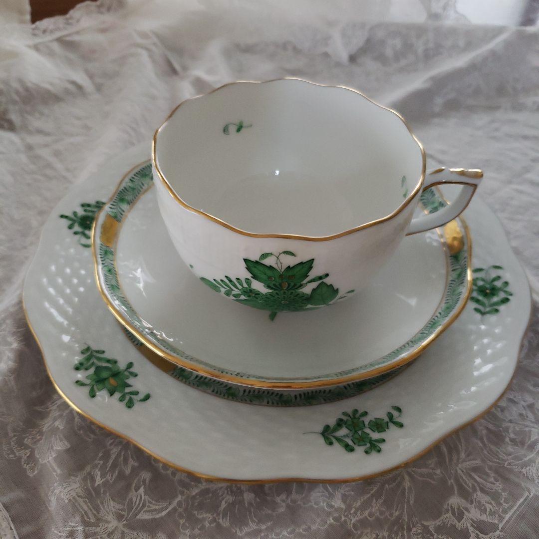 ヘレンドアポニーグリーンカップとソーサーとプレート