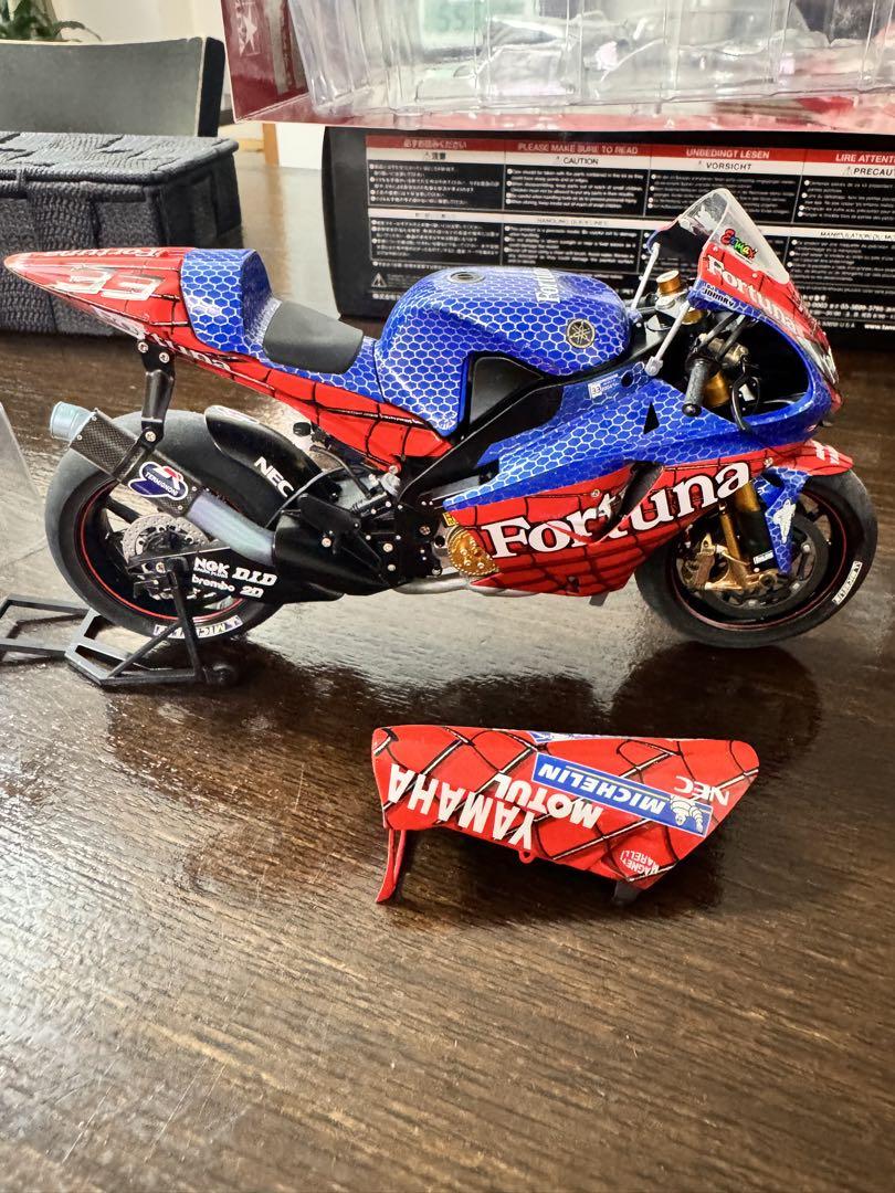 Yamaha YZR-M1 '04 完成モデル No.33 カスタム Yamaha YZR-M1 '04 完成モデル No.33 カスタム