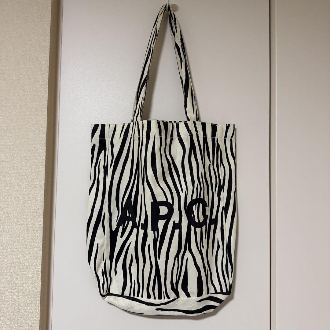 A.P.C.｜ゼブラ プリント トートバッグ “TOTE LOU” 23233-1