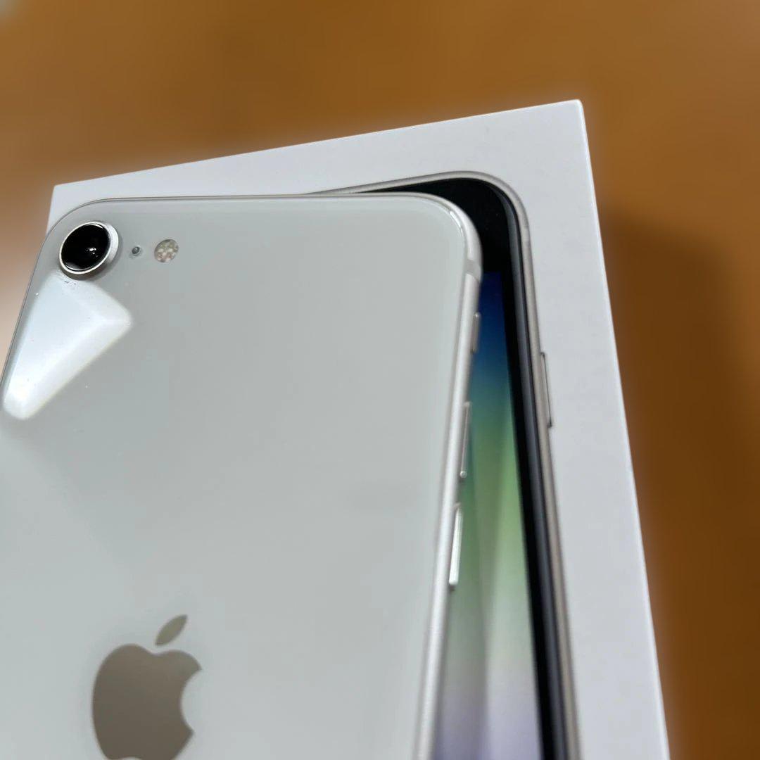 Apple iPhone SE 第3世代　64GB ホワイト SIMロックなし