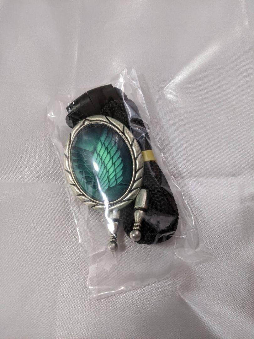 リヴァイのループタイ、エルヴィンのスカーフ Amazon.co.jp: 進撃 23巻版 リヴァイのスカーフエルヴィンの