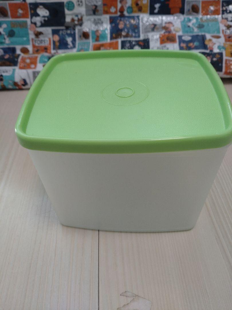 タッパーウェア角型ケース(中)新品未使用