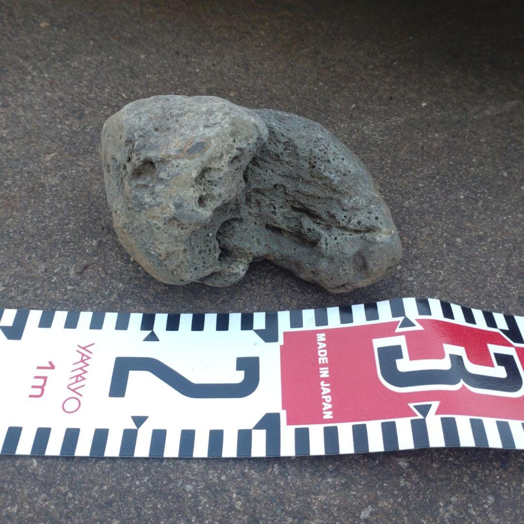 グレーの水石目立った傷や汚れなし YUZUMIYA_COM