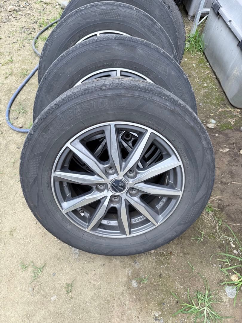 ブリヂストン 15インチ ヴォクシー ノア ステップワゴン エスクァイア