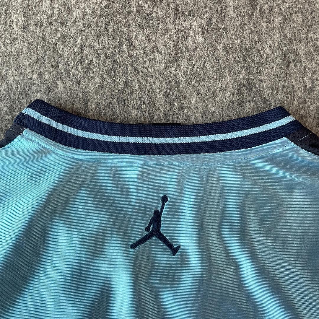 NIKE AIR JORDAN　デザインシャツ　ノースリーブ　刺繍　ラインリブ