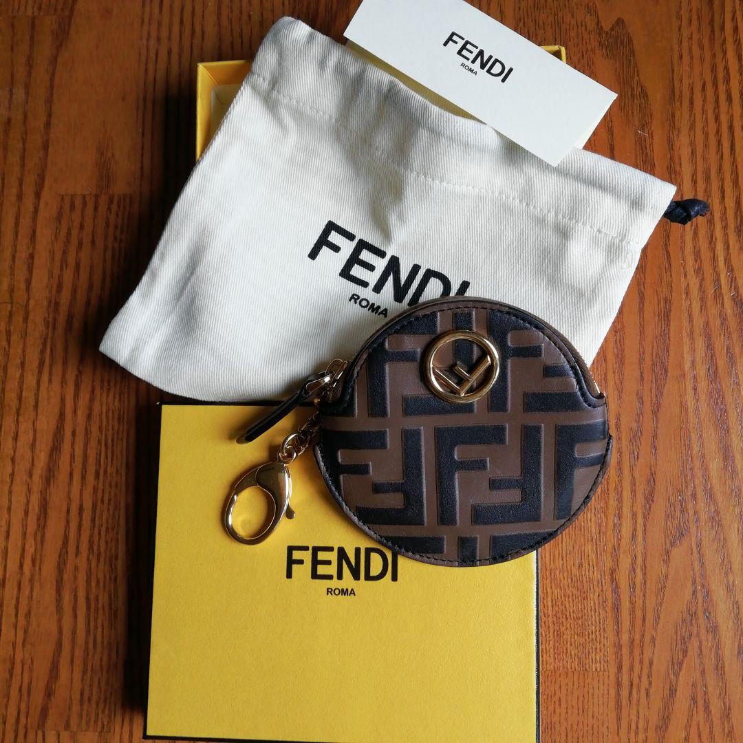 超可爱の フェンディ ロゴ 皮 丸いコインケース 中古 コインケース ...