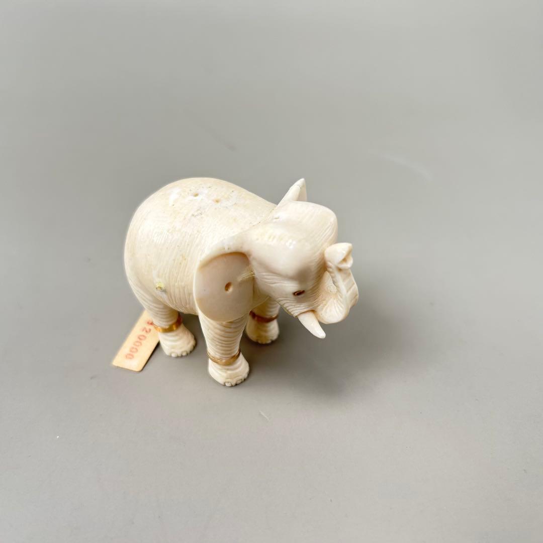 象の形 彫刻極上根付天然素材アンティーク骨董飾り物古美術置物細密細工 象の形 彫刻極上根付天然素材アンティーク骨董飾り物古美術置物細密細工
