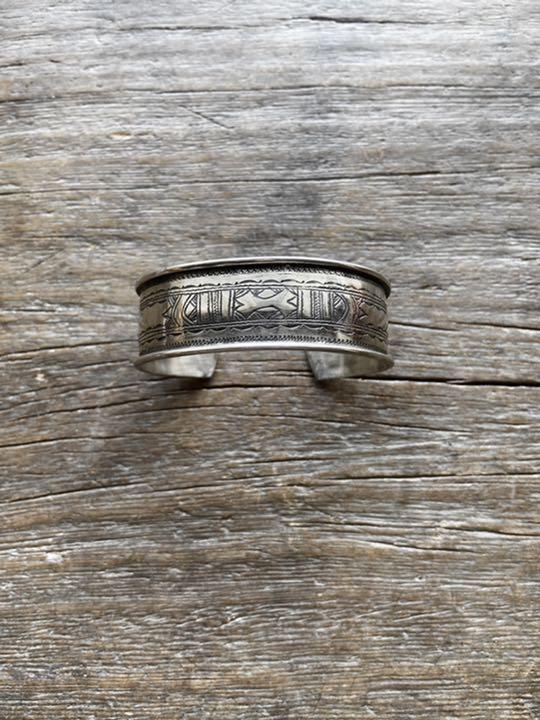 新品未使用 刻印入りトゥアレグ族 ワイドバングル tuaregbangle