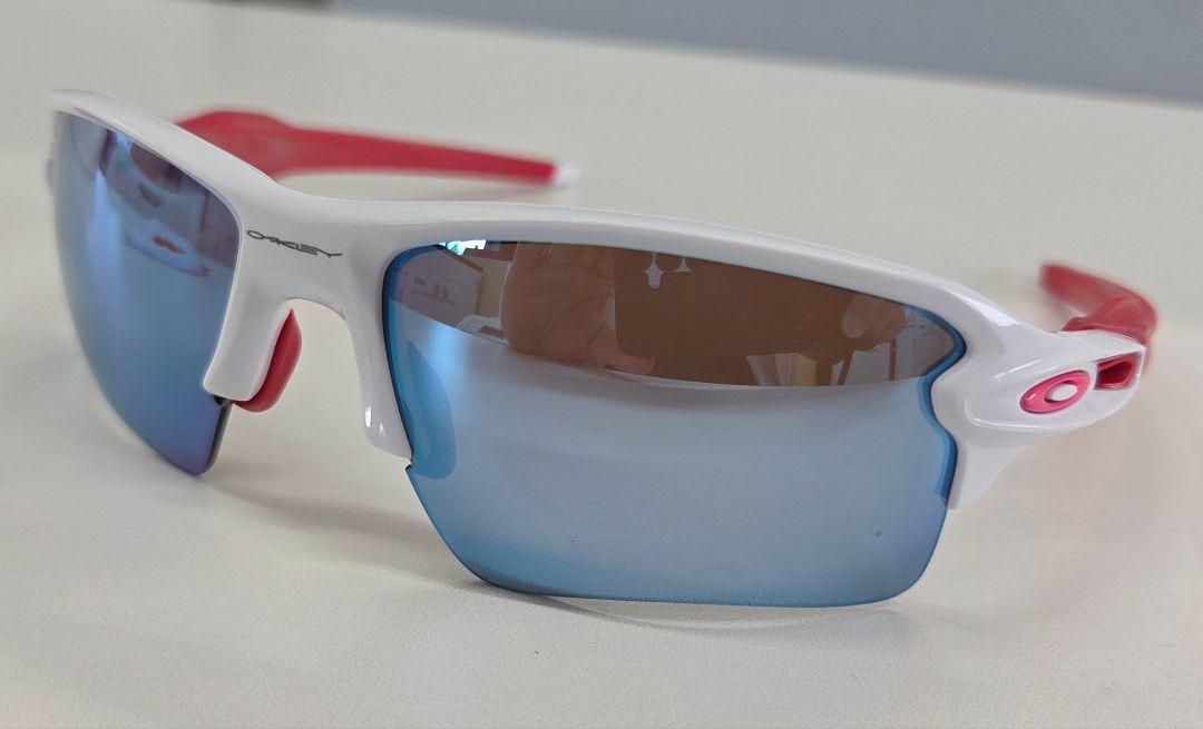Oakley Costom Flake ホワイト/レッド