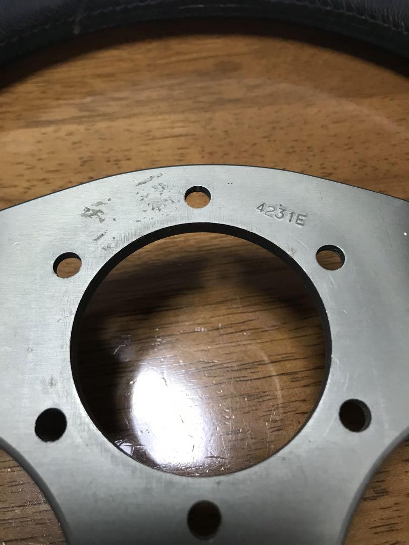 momoステアリング RACE TYP D32 中古美品