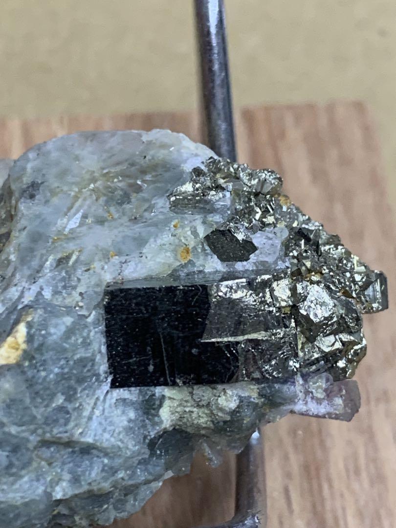金鉱石　原石 鉱物　鉱物標本　天然石　277g 金鉱石 原石 鉱物 鉱物標本 天然石 897g - メルカリ