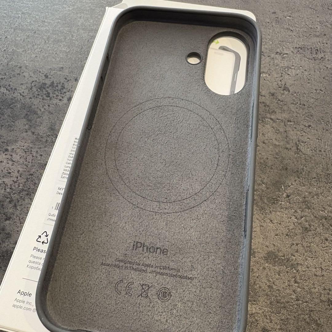 Apple iPhone 16 純正シリコンケース　ストーングレー