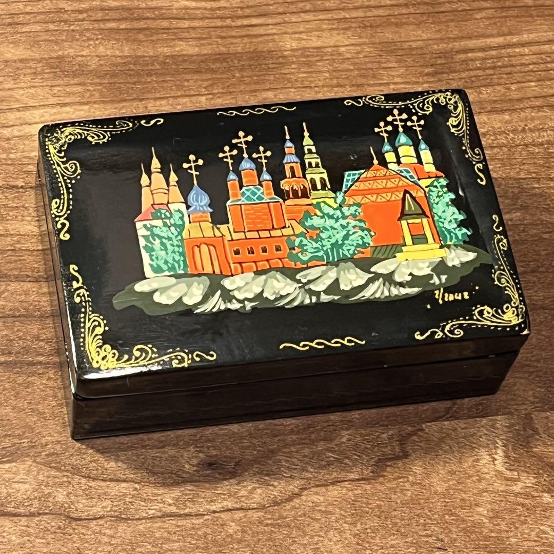 【送料無料・匿名配送】ロシアの伝統的な建物が描かれた手描きの木製文箱