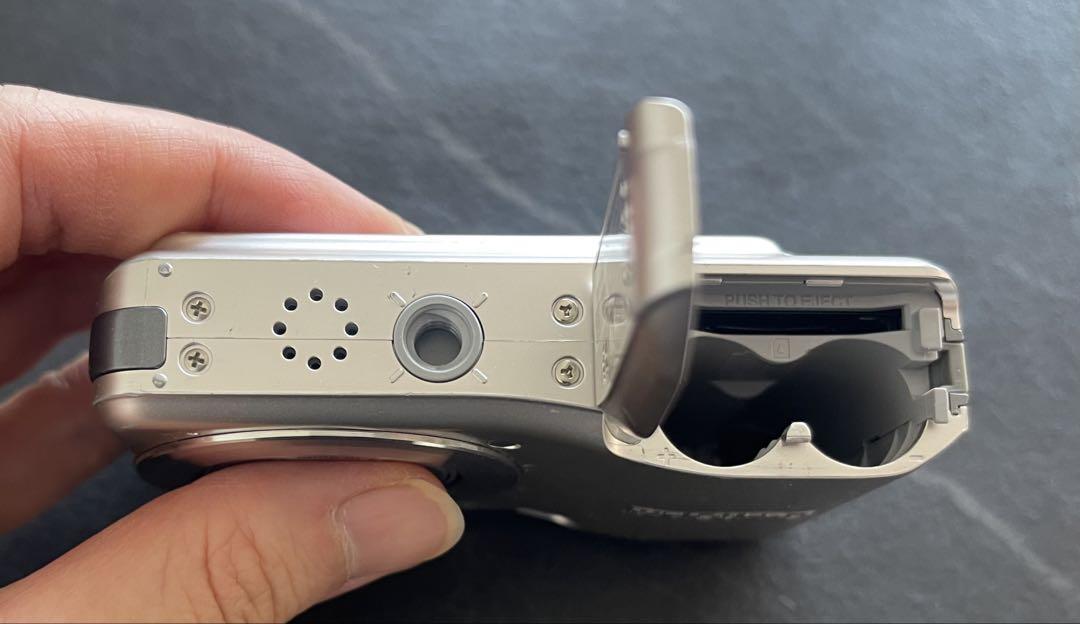 FUJIFILM A100 デジタルカメラ 単3電池式