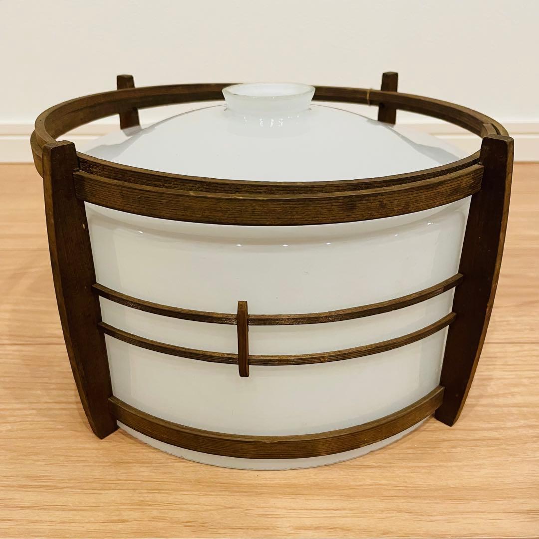 昭和レトロ 中ぶり 乳白ガラス 木枠 天井照明 電傘 電笠 2 昭和レトロ 中ぶり 乳白ガラス 木枠 天井照明 電傘 電笠 2