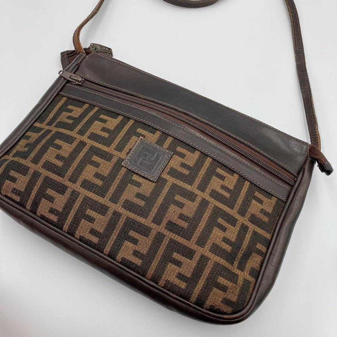 ！美品！　FENDI フェンディ　ショルダーバック　ズッカ　90aa