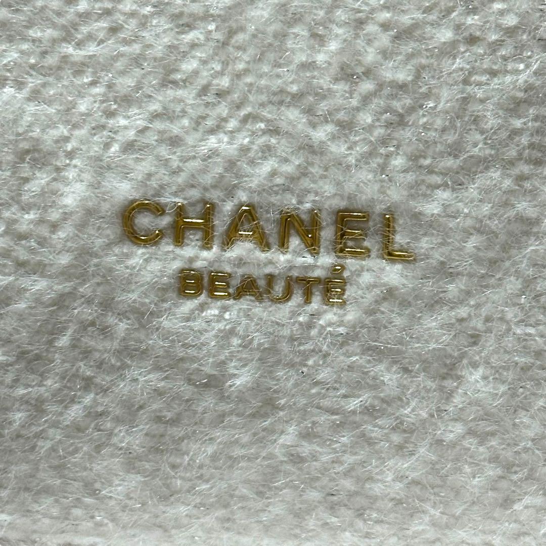 【新品未使用 】CHANEL 2024 クリスマスコフレ ポーチ ホワイト