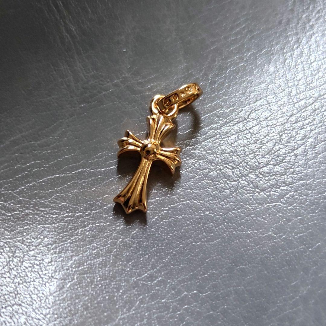 ✟