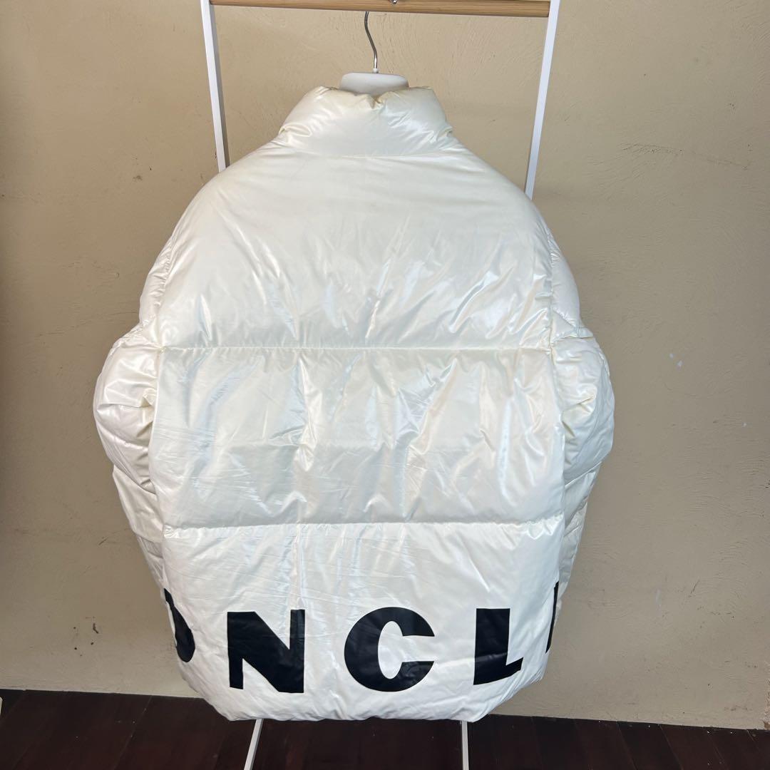 【破格最安値】MONCLER モンクレール ダウンジャケットFRIESIAN白２