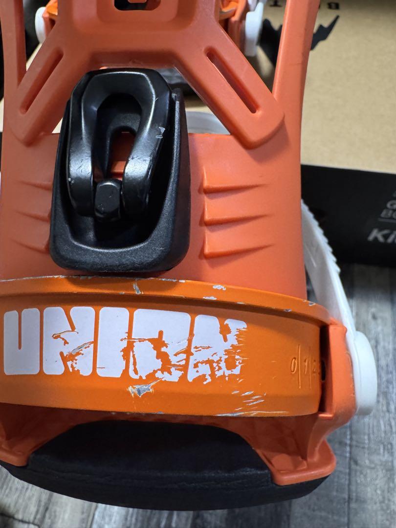 UNION キッズ　スノーボードビンディング オレンジ