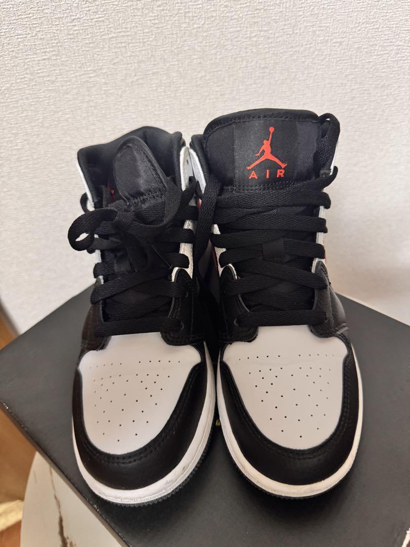 NIKE AIR JORDAN 1 MID BLACK/CHILE NIKE AIR JORDAN 1 MID BLACK/CHILE
