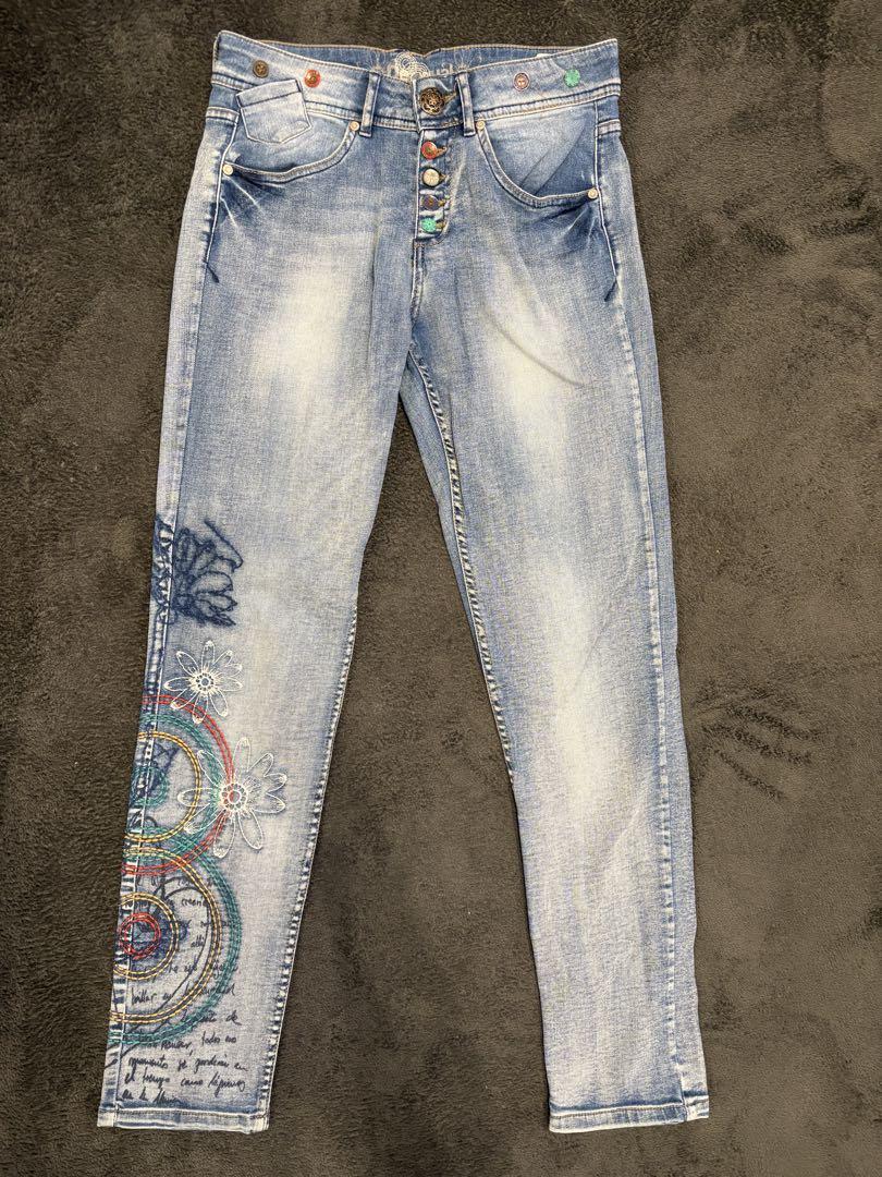 Desigual ジーンズ