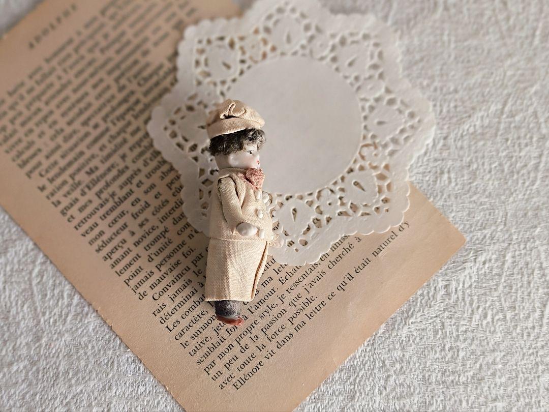 * antique doll ୨୧ * Parisの老舗の パン屋さん