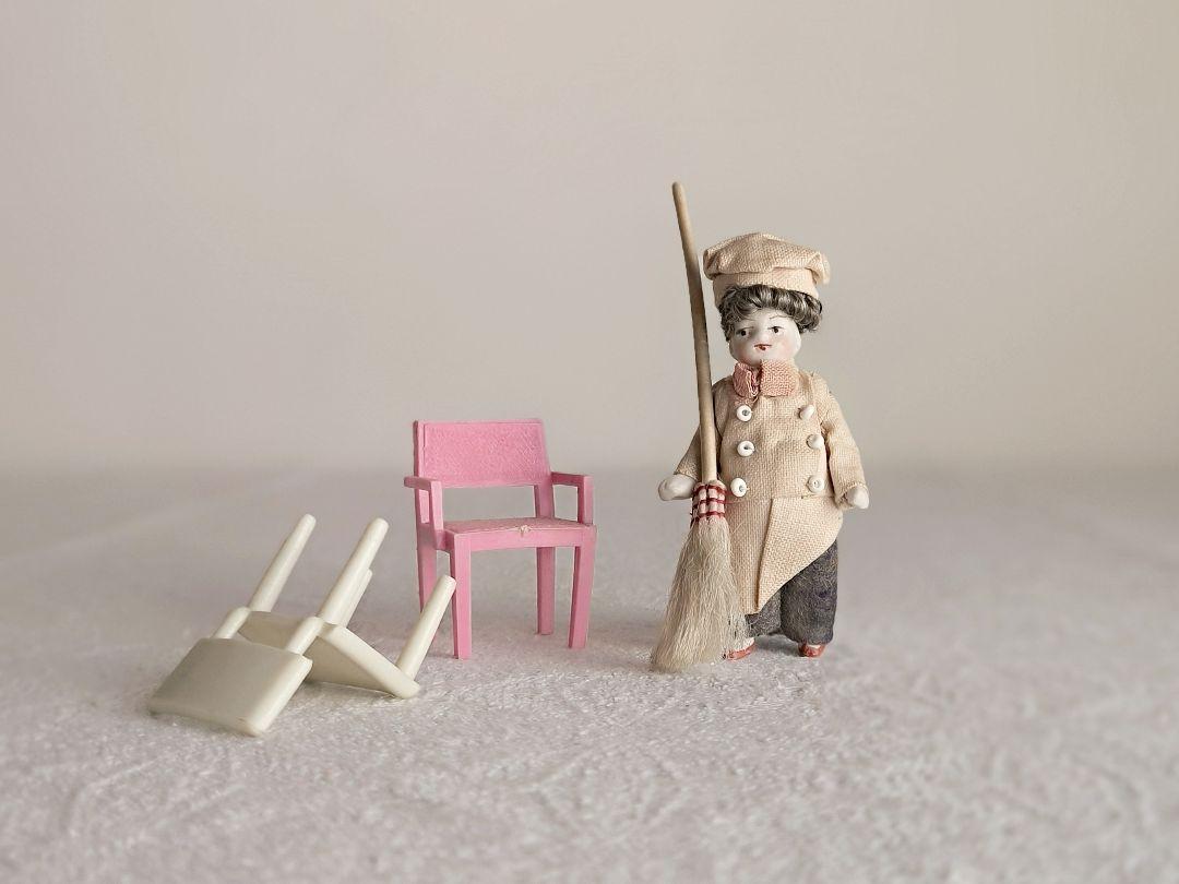 * antique doll ୨୧ * Parisの老舗の パン屋さん