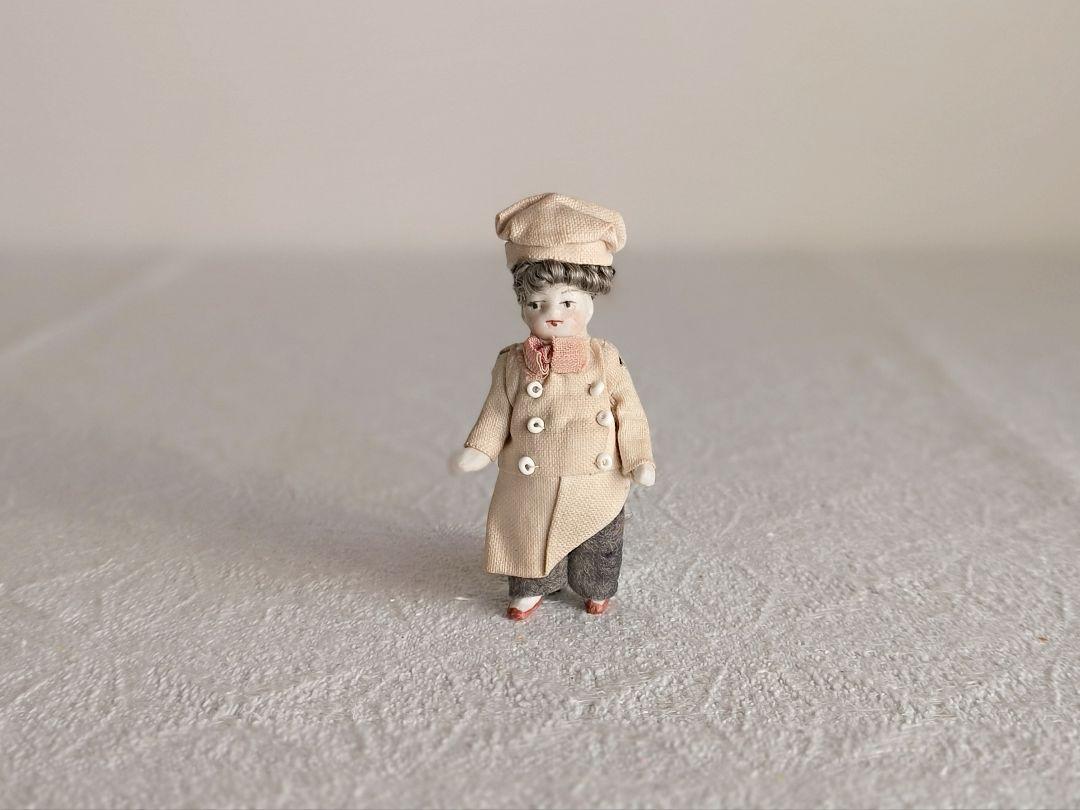 * antique doll ୨୧ * Parisの老舗の パン屋さん