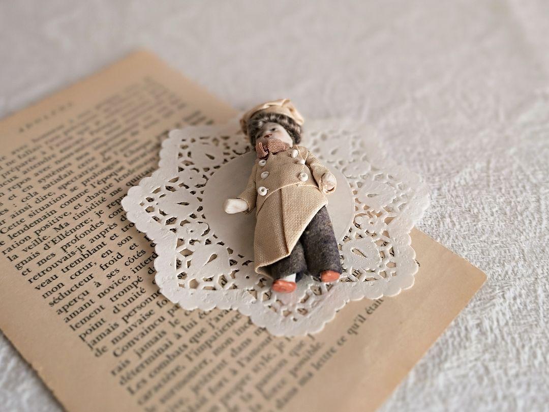 * antique doll ୨୧ * Parisの老舗の パン屋さん