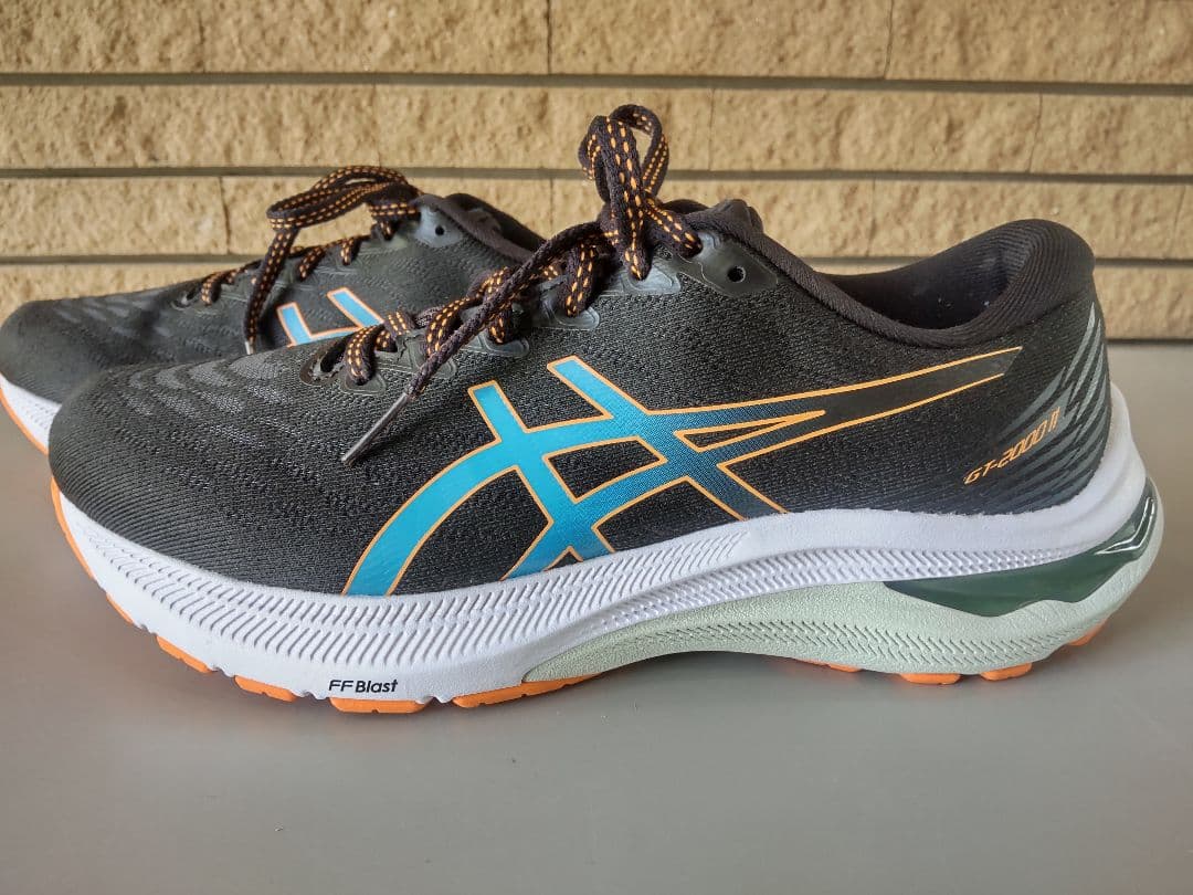 人気ショップが最安値挑戦!】 着用1回☆アシックスGT-2000 11