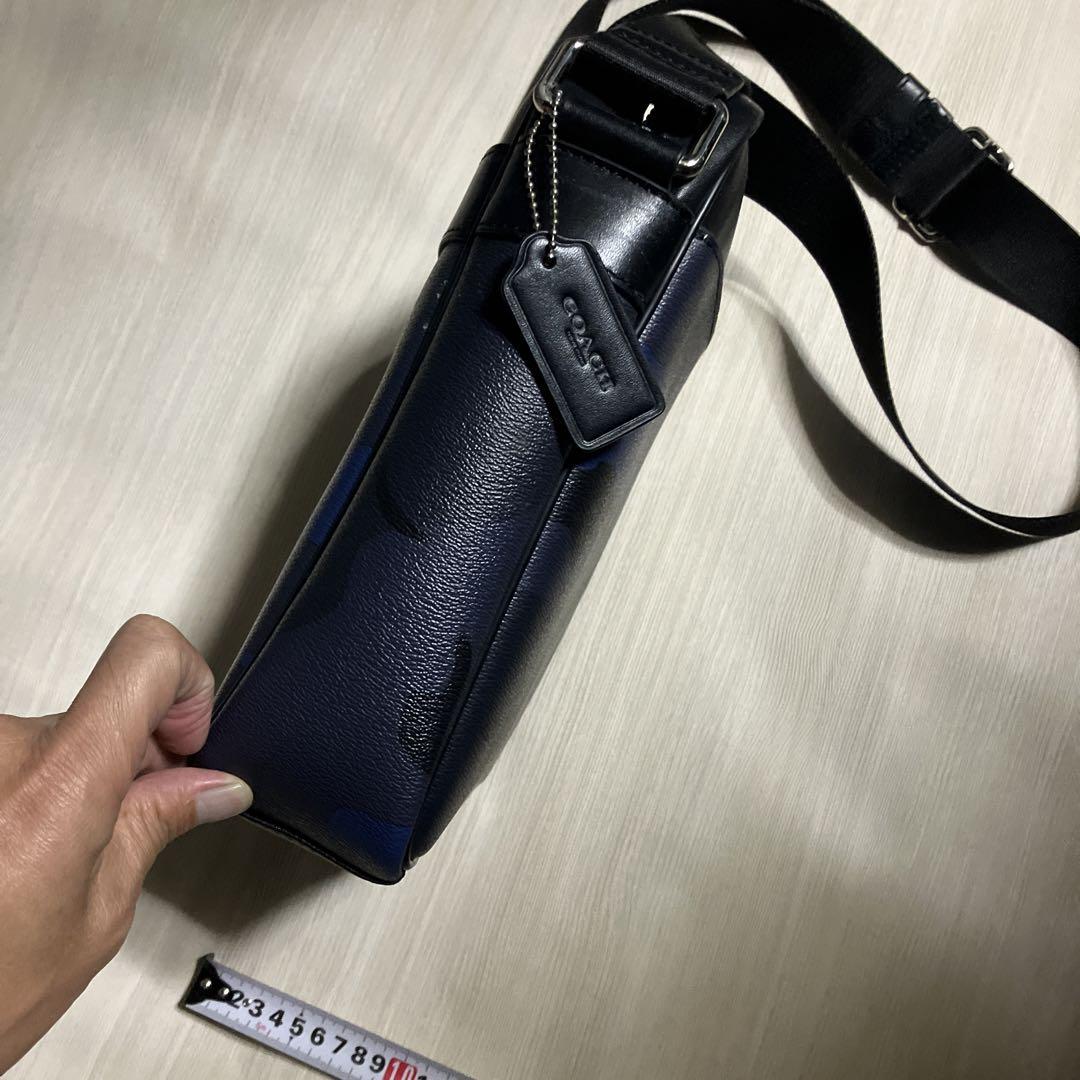 coachコーチ　ネイビーカモフラ ショルダーバック