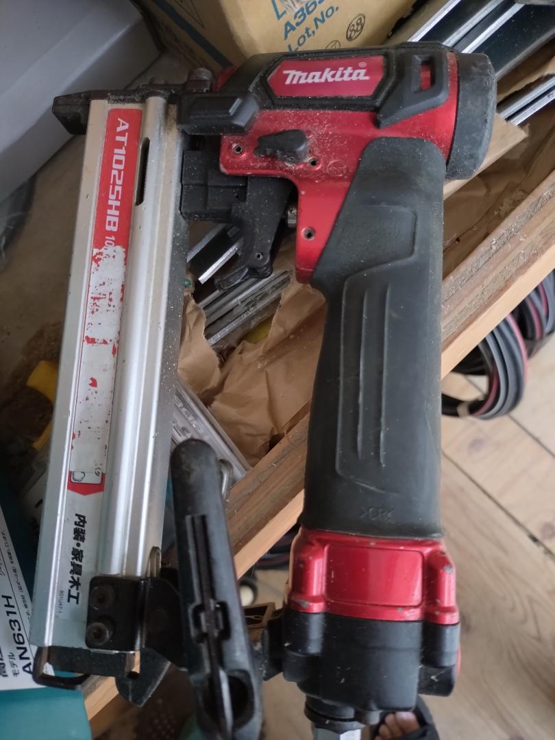 Makita AT1025HB エアタッカー