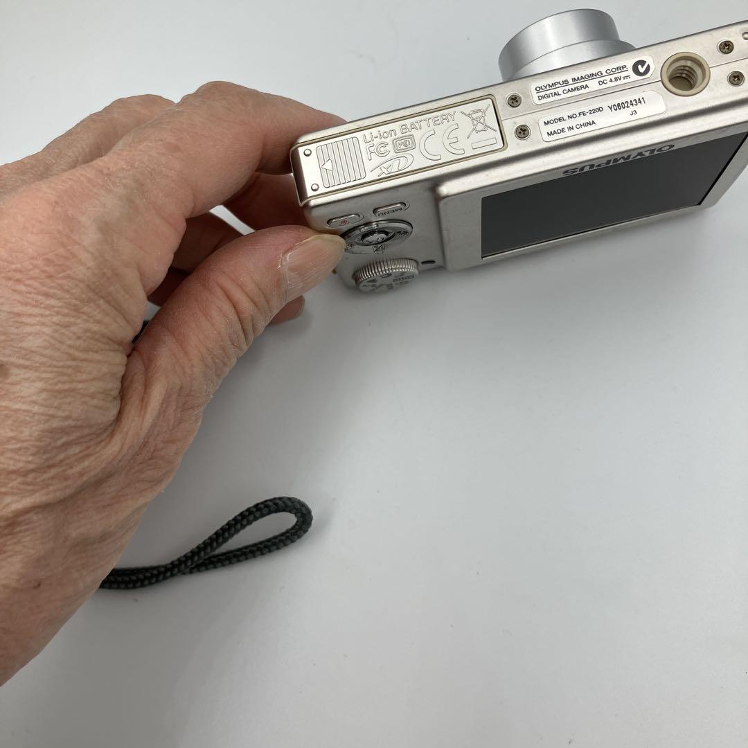 オリンパスデジタルカメラ　FE-220D 稼働品