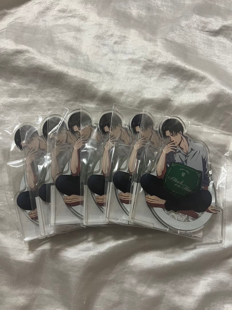 進撃の巨人リヴァイアッカーマン アクリルスタンド