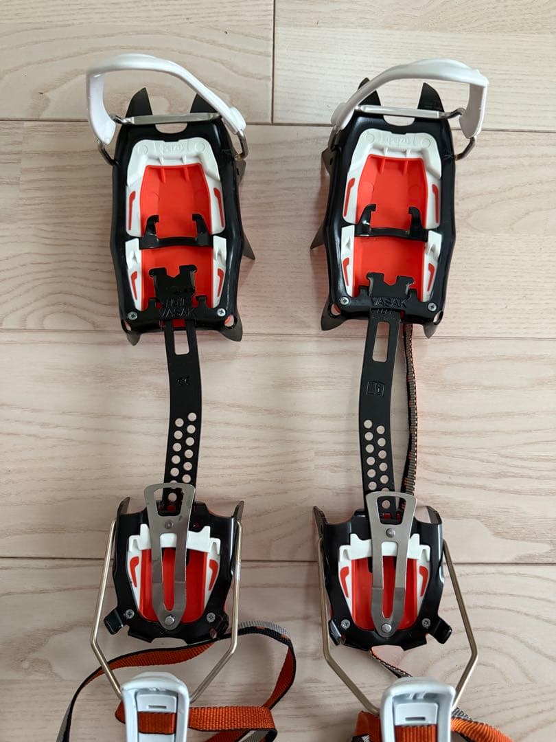 Petzl Vasak オレンジアイゼン ストラップ付きPETZL HRDEVELOPMENT_JP