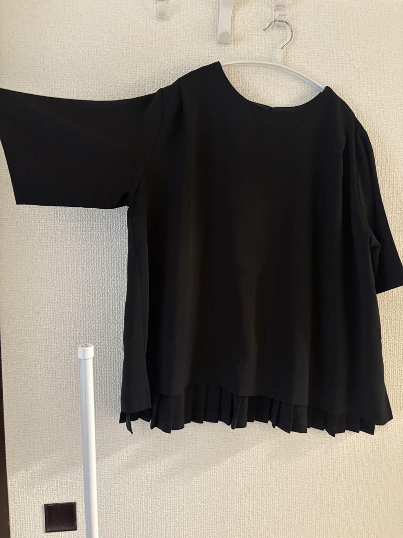 ほぼ新品】フレアシルエット半袖ブラウス、トップス、黒 - メルカリ