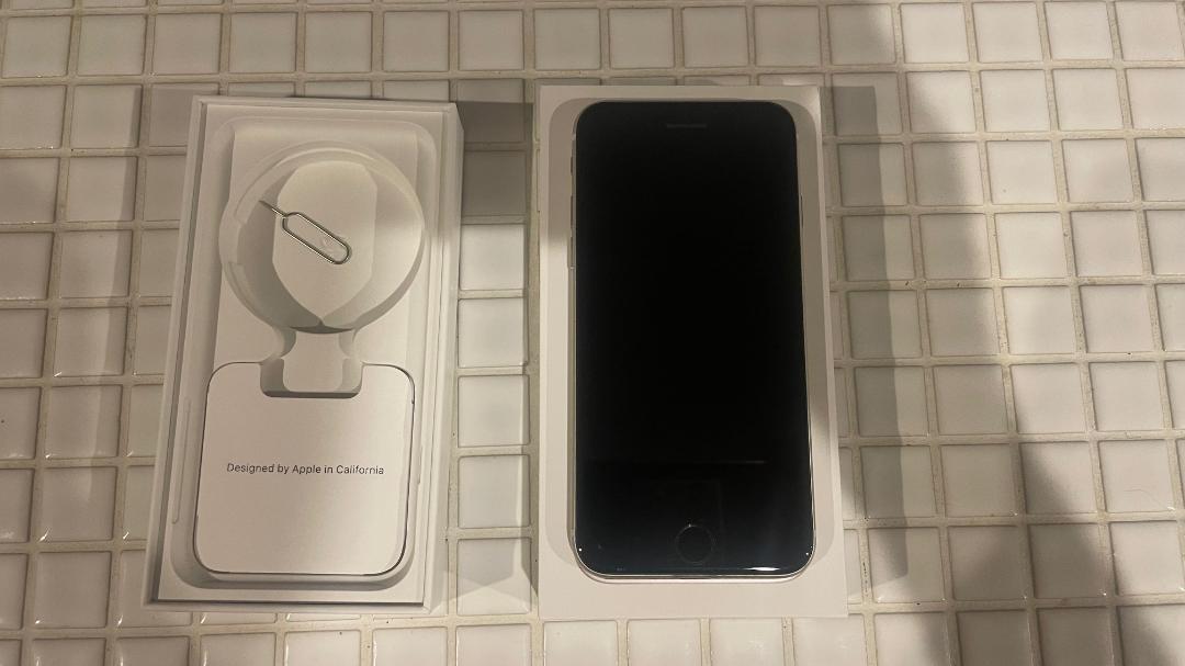 Ｔ*N様 Apple iPhone SE (第3世代) ホワイト 本体　64GB