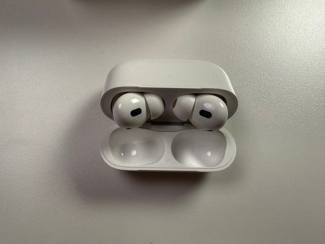 AirPods Pro 第2世代 - MagSafe充電ケース(USB-C) AirPods Pro 第2世代 - MagSafe充電ケース(USB-C)