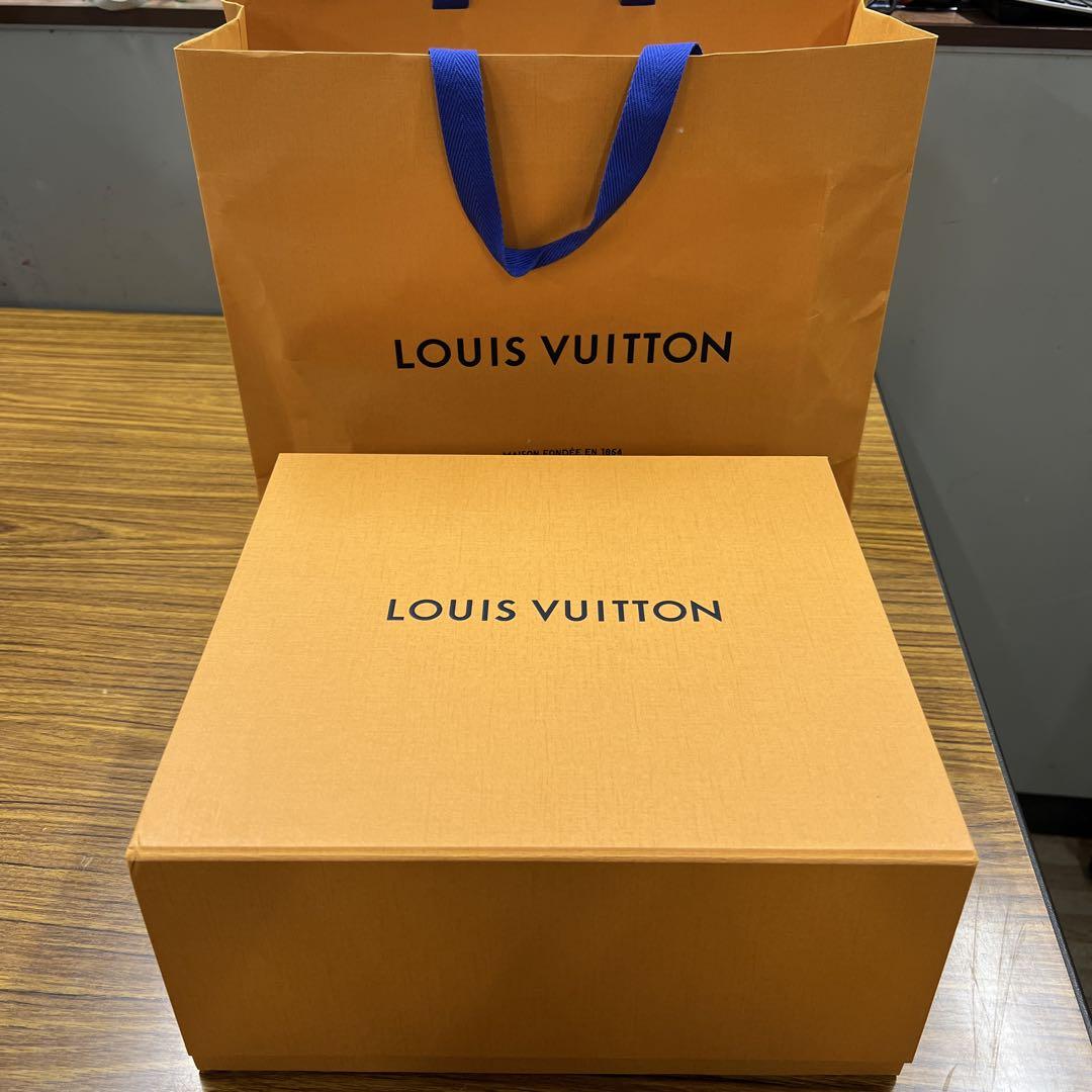 LOUIS VUITTON ショッパー・箱・布袋・リボンセット 大きめサイズ