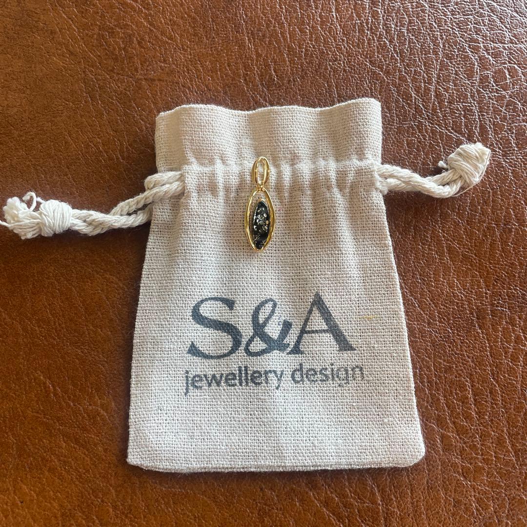 関西万博 ポーランドパビリオン S-A グリーン琥珀 ペンダントトップ