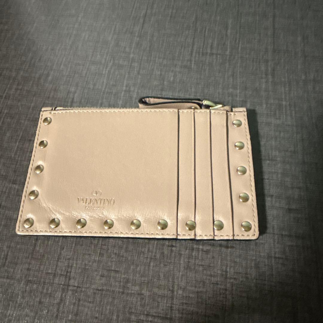 VALENTINO スタッズフラグメントケース ベージュ