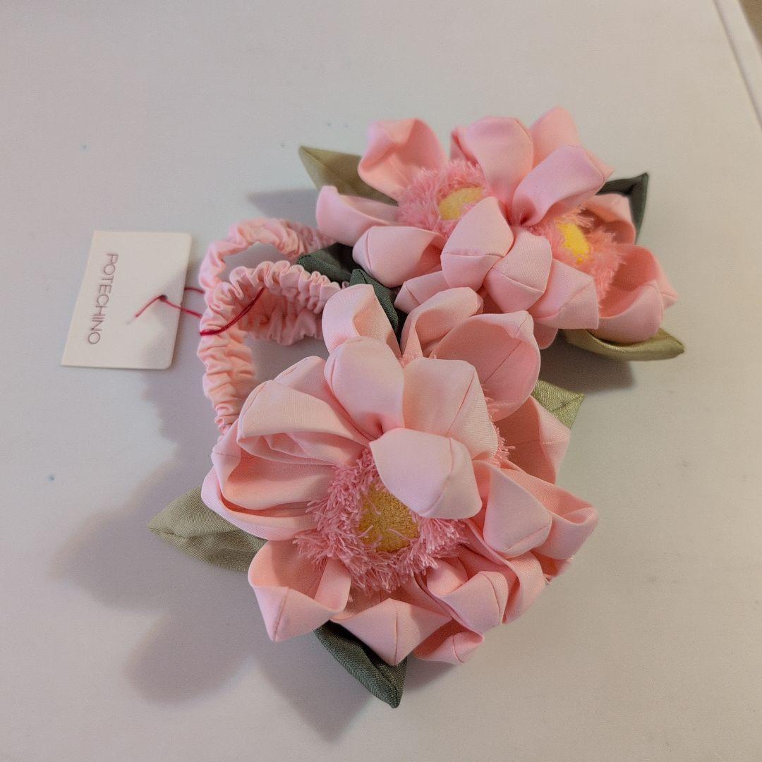 サエラ POTECHINO 花モチーフ アームバンド