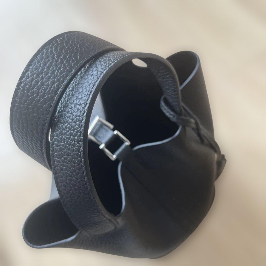 ほぼ新品】本革 キューブバッグ 黒 Univeil