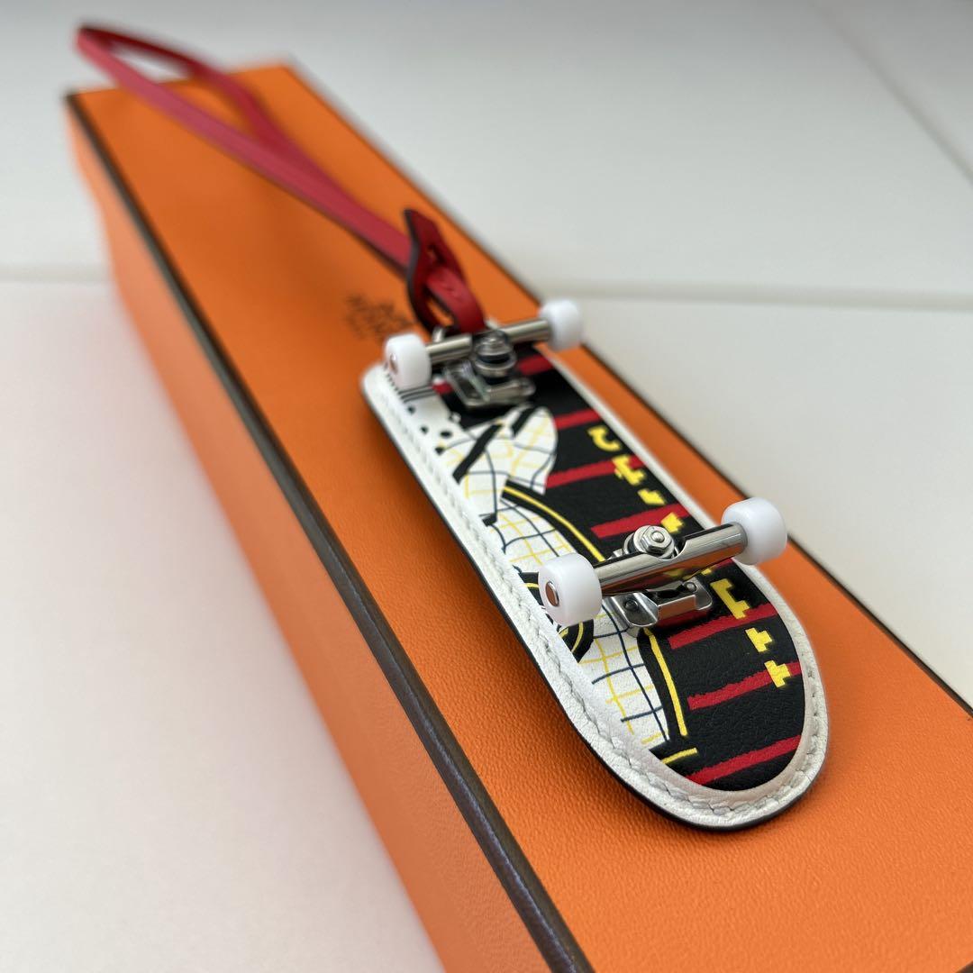 エルメス スケートボード キーホルダー