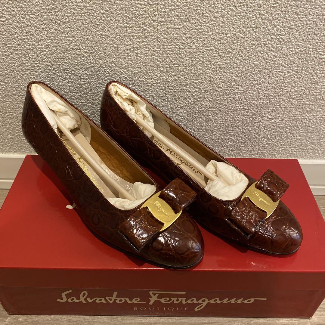 未使用品✨サルバトーレフェラガモ パンプス 5 ヴァラリボン　クロコダイル