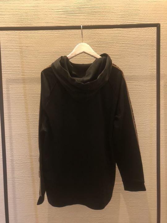 FENDI プルオーバー パーカー s sU2qn-m37648933491 フェンディ ロゴ サイドライン 再入荷在庫